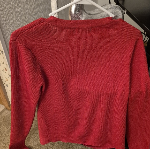 NEW WITH TAGS. Size MEDIUM Calvin Klein Rich Red Twist Front Sweater - Picture 6 of 6
